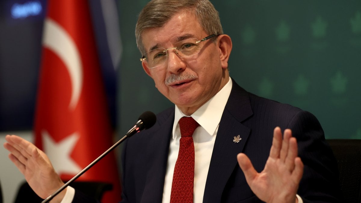 Davutoğlu’ndan sert tepki: KKTC’yi kumar ve fuhuş cennetine çevirenler Yüce Divan’da yargılanmalı