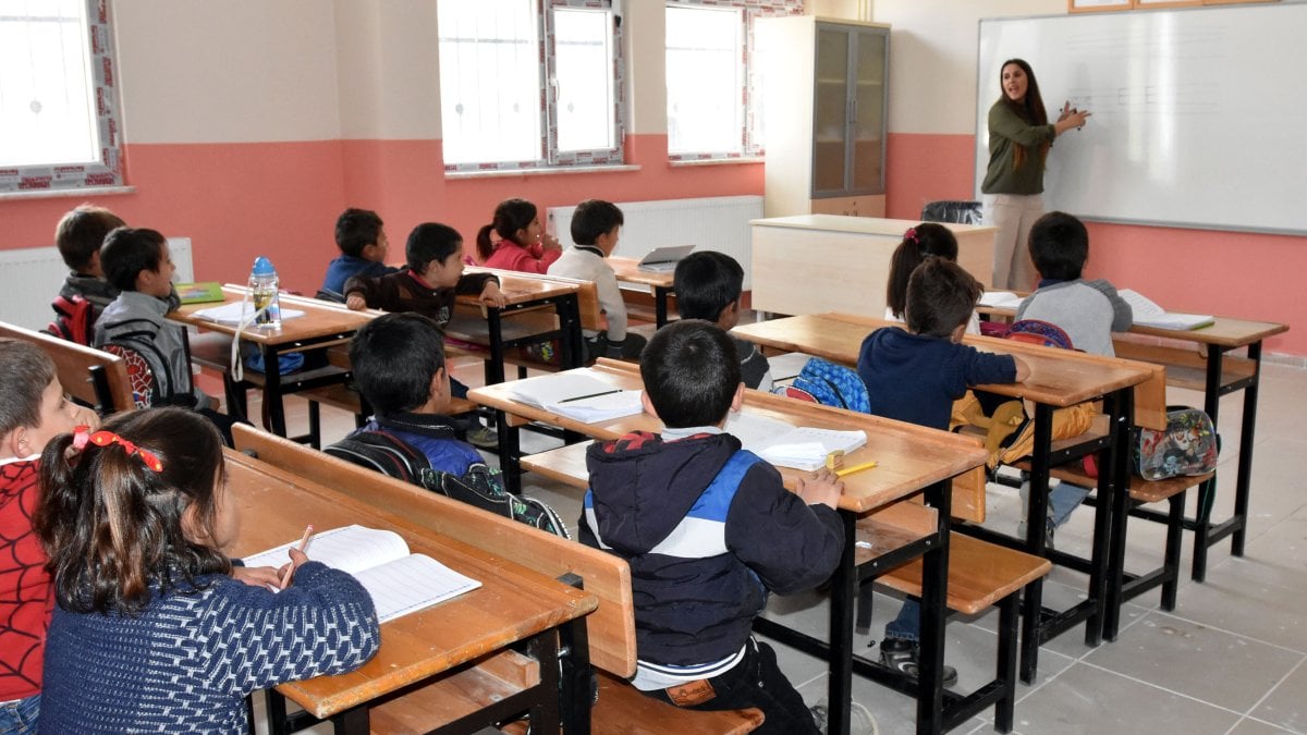 VELİ-DER ve ÇYDD'den eğitimde kriz uyarısı: Okul terkleri arttı, üç çocuktan biri devamsız