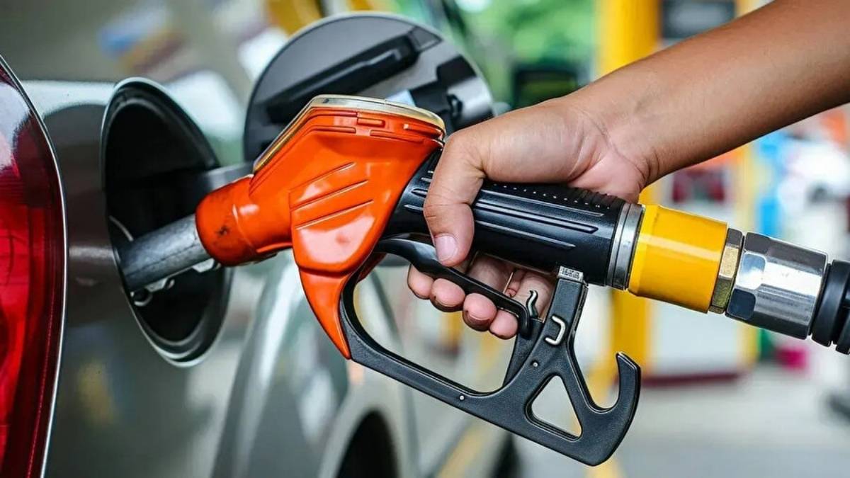 Hürmüz krizi pompaya yansıdı: Benzine bu gece zam geliyor