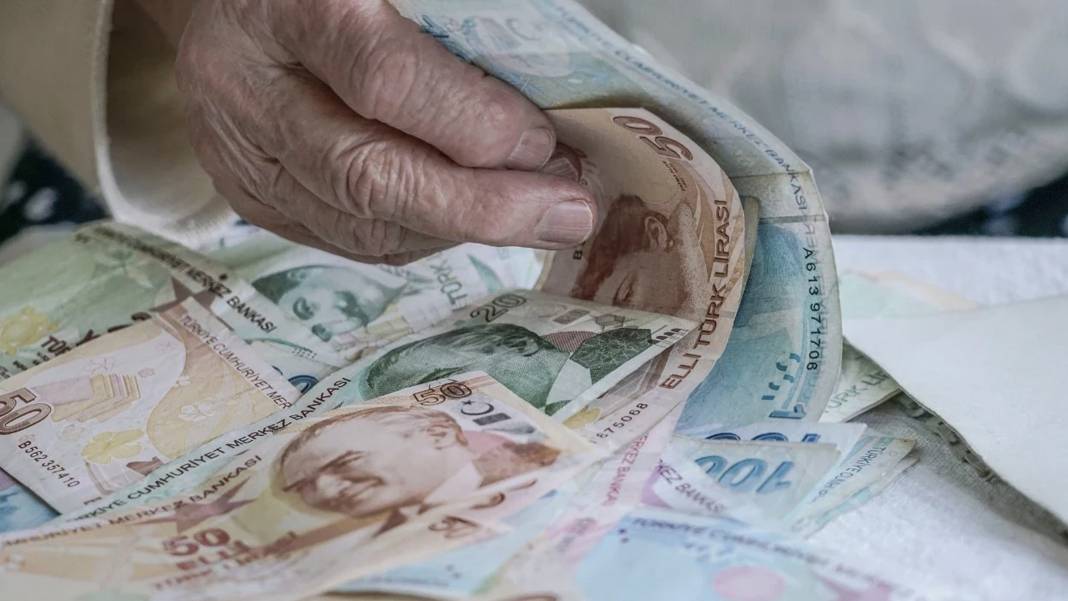 Emekli promosyonunda 100 bin TL’ye varan fırsat: Nisan 2026 güncel liste belli oldu