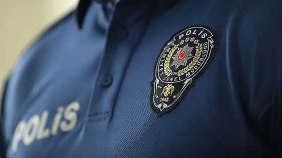 Polis memuru ve ailesi 