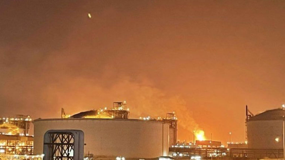 Katar'da alevler geceyi gündüze çevirdi: Dünyanın en büyük LNG rafinerisinde patlama