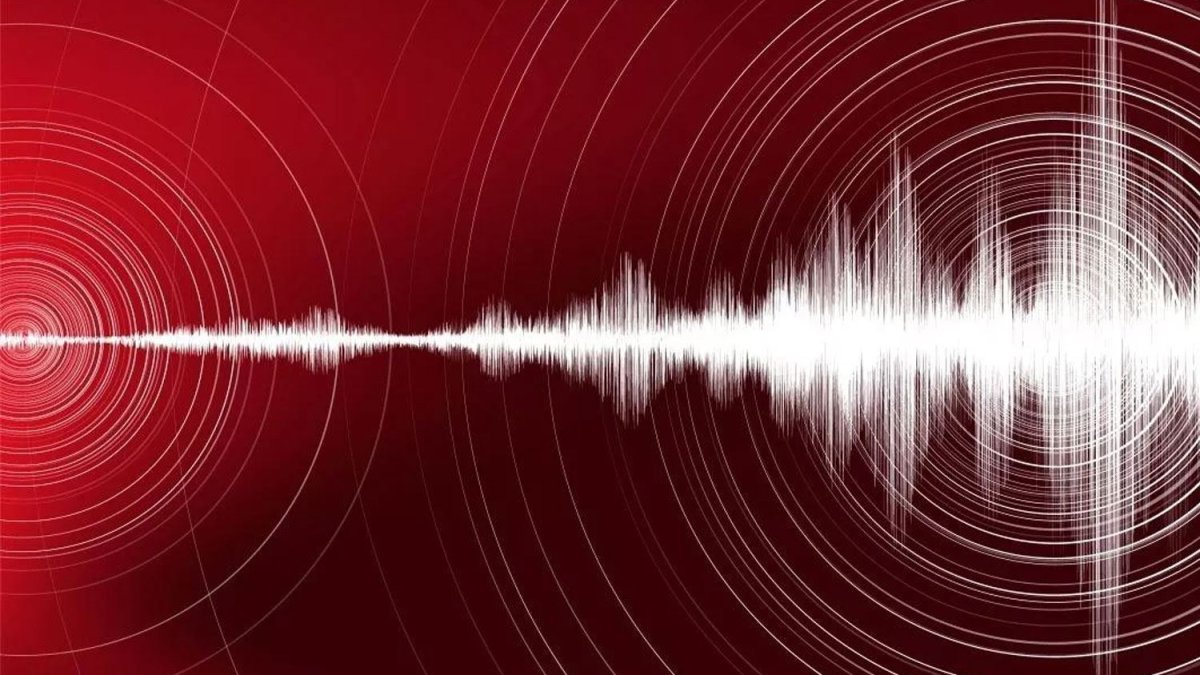Endonezya'da 6,6 büyüklüğünde deprem