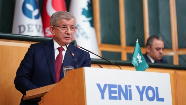 Davutoğlu’ndan milletvekili transferlerine sert tepki: Vefatım halinde tabutuma riyakar siyasetçileri yaklaştırmayın